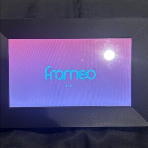 Sylvania Digital Photo Frame with charger working excellent condition 8 in frame